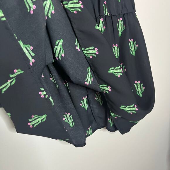 Torrid Black Cactus Chiffon ruffle Tank Size 1 1X 16 - Picture 4 of 8